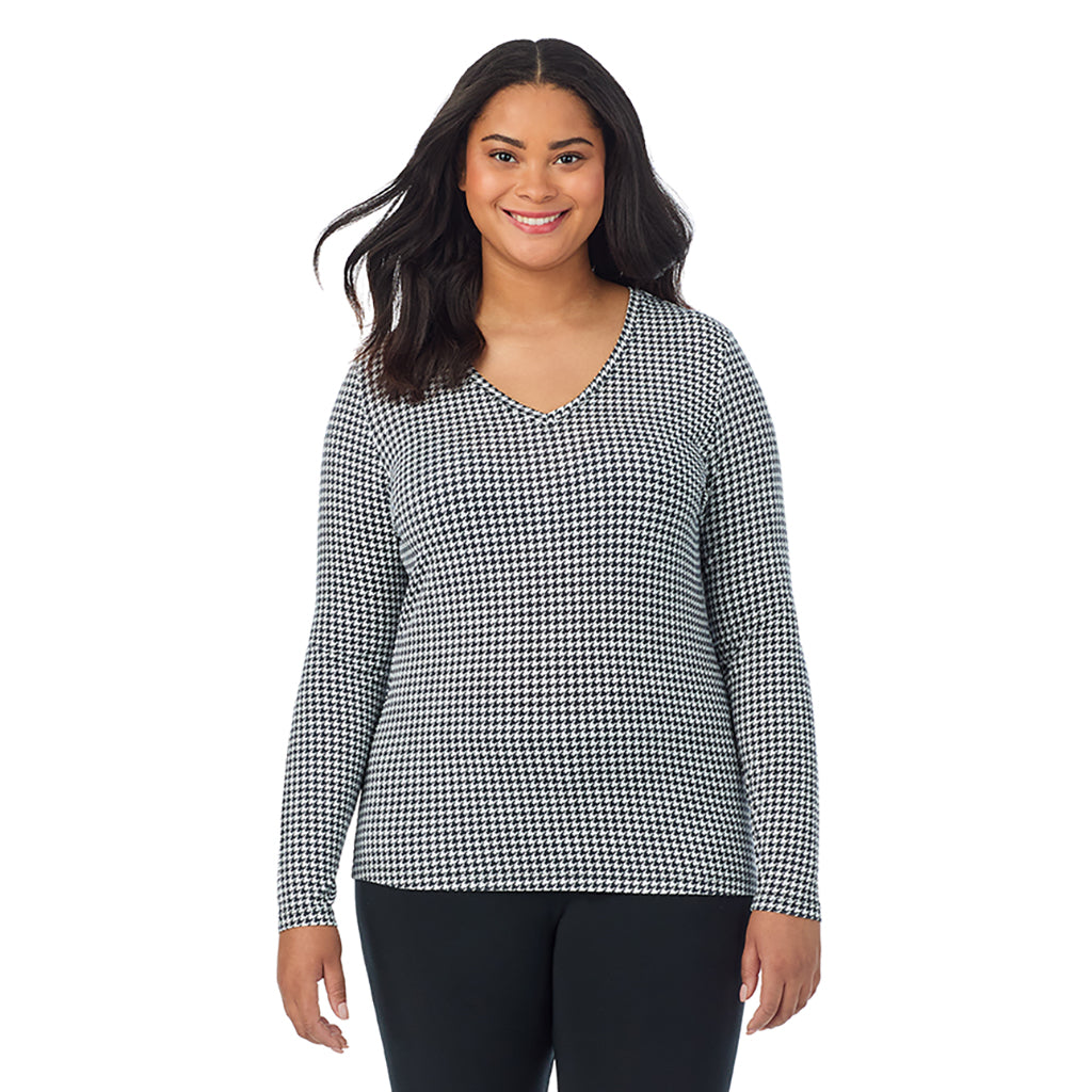 Ivory Houndstooth; Model is wearing size 1X. She is 5'11", Bust 36", Waist 36.5", Hips 47.5". @A lady wearing ivory houndstooth long sleeve v-neck plus softwer with stretch top.