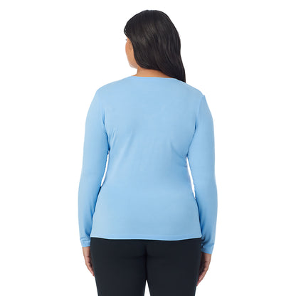 Vista Blue; Model is wearing size 1X. She is 5'11", Bust 36", Waist 36.5", Hips 47.5". @A lady wearing vista blue long sleeve v-neck plus softwer with stretch top.