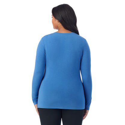 Blue Comet; Model is wearing size 1X. She is 5'11", Bust 36", Waist 36.5", Hips 47.5". @A lady wearing blue comet long sleeve v-neck plus softwer with stretch top.