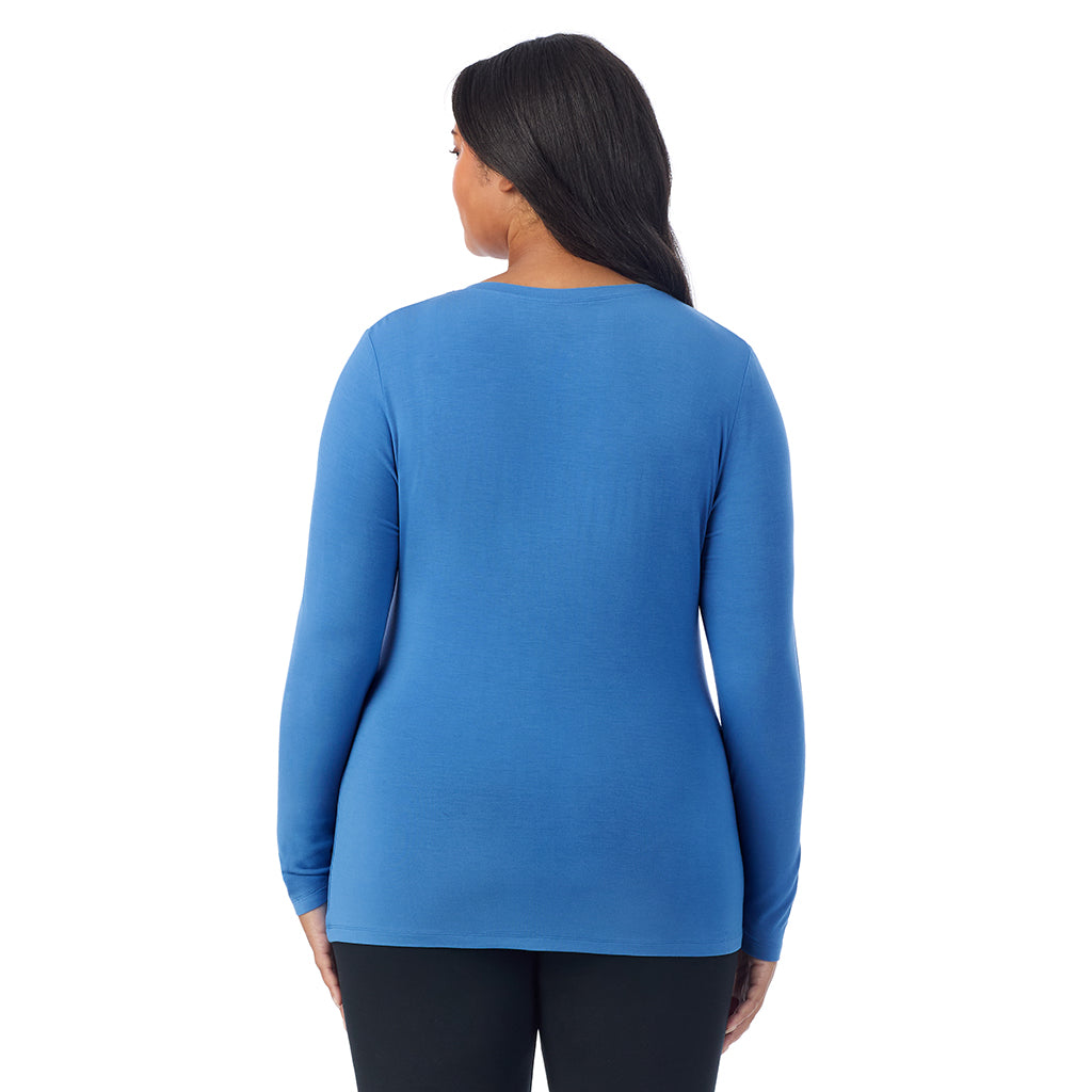A lady wearing blue comet long sleeve v-neck plus softwer with stretch top.