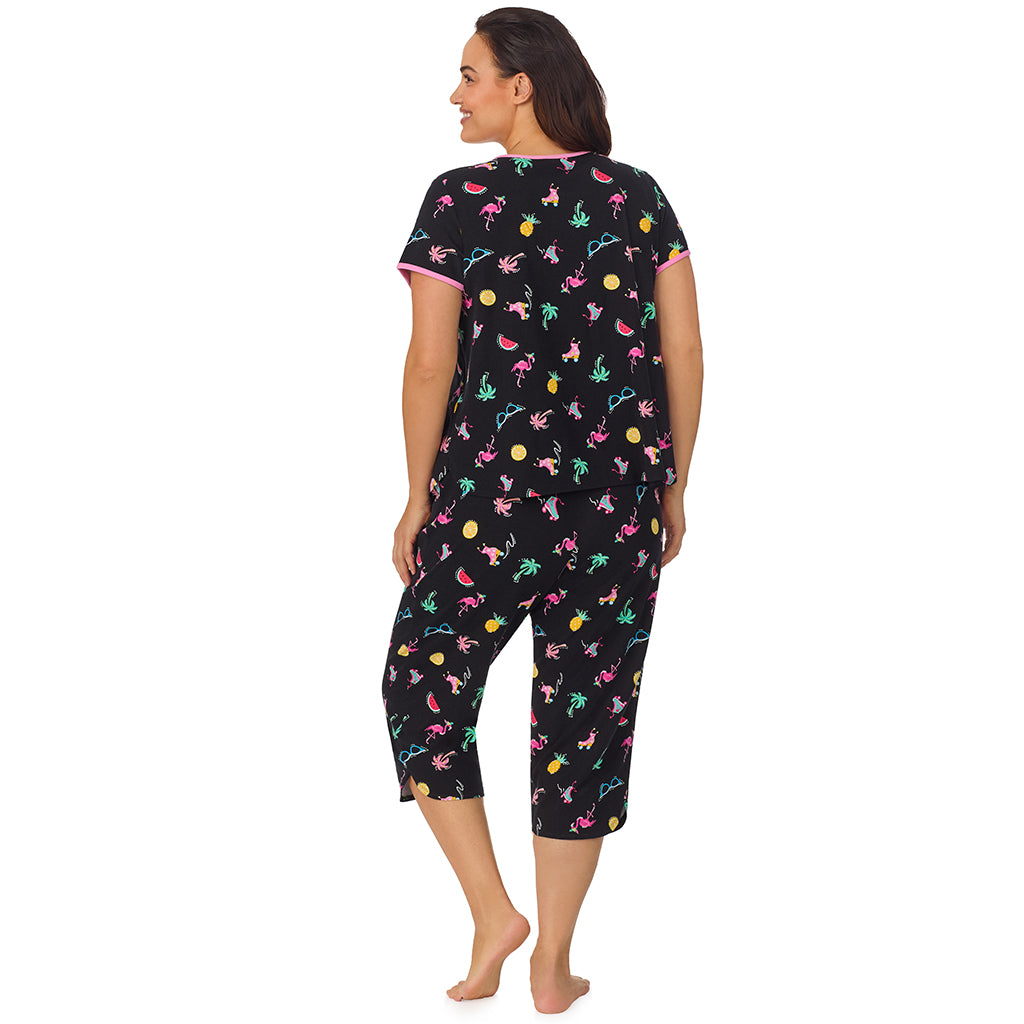 Summer Graphic; Model is wearing size 1X. She is 5'11.5", Bust 41", Waist 33", Hips 46" @A lady wearing black short sleeve top with cropped pant pajama set with summer graphic print