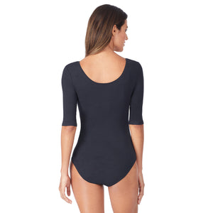  A lady wearingMens Far-Infrared Enhance Sleep Short Sleeve V-Neck Top with Grey Heather print