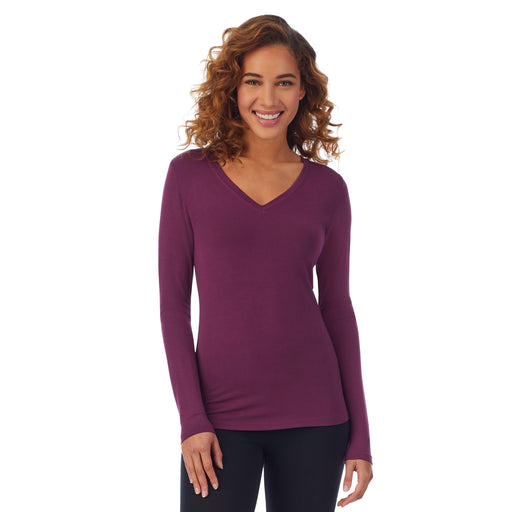  Grape; Model is wearing size S. She is 5’9”, Bust 34”, Waist 23”, Hips 35”. @A lady wearing a grape long sleeve stretch V-neck PETITE.