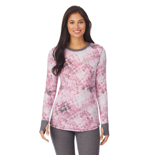 A lady wearing stretch thermal long sleeve crew.
