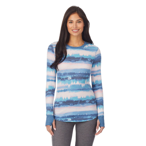 A lady wearing stretch thermal long sleeve crew.