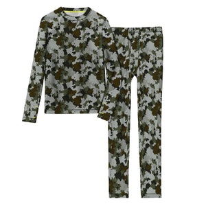 A green camo long sleeve crew t-shirt and pant set