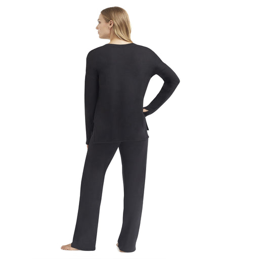 Black;Model is wearing size S. She is 5’9”, Bust 32”, Waist 25.5”, Hips 36”.@A lady wearing comfortwear long sleeve v-neck pullover.