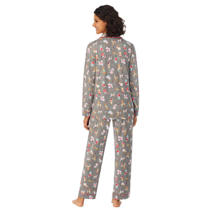 Grey Holiday Dogs; Model is wearing size S. She is 5’9”, Bust 32”, Waist 24”, Hips 34.5”. @A lady wearing a grey  long sleeve pajama set with dogs pattern.