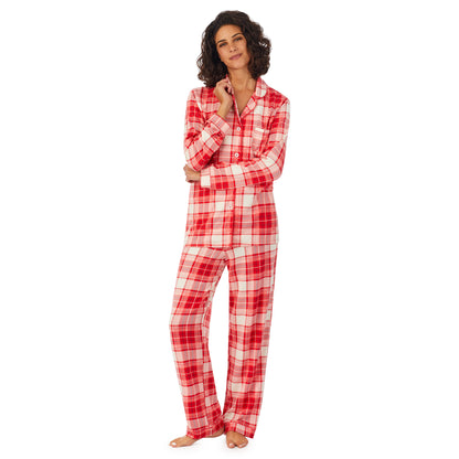 Red Ivory Plaid; Model is wearing size S. She is 5’9”, Bust 32”, Waist 24”, Hips 34.5”. @A lady wearing a white long sleeve pajama set with red ivory plaid.