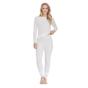 A lady wearing  a white legging.