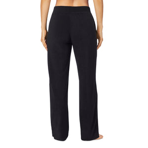 A lady wearing Fleecewear With Stretch Lounge Pant in Black back view back view