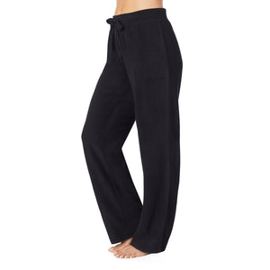 A lady wearing Fleecewear With Stretch Lounge Pant in Black back view back view