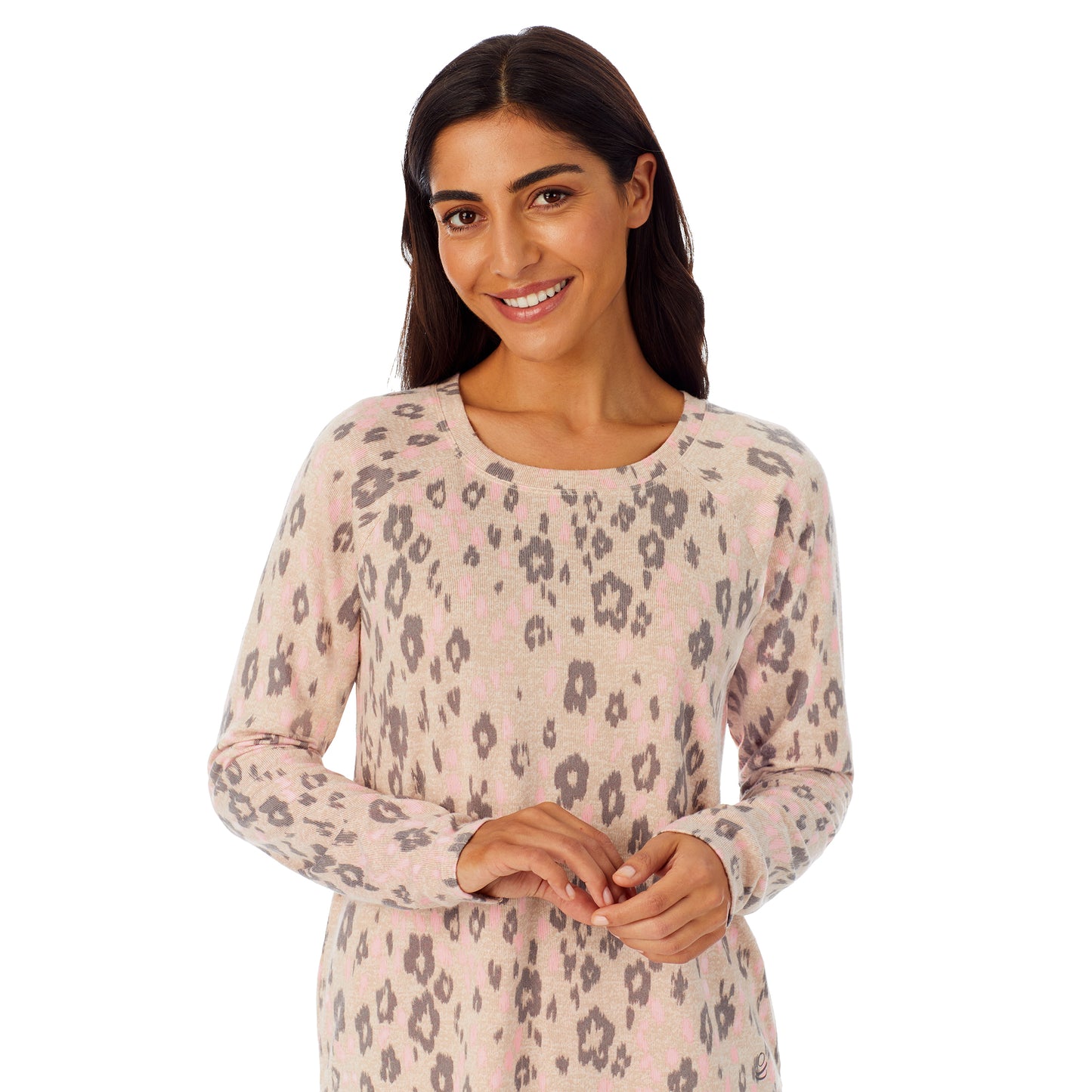 Leopard Animal; Model is wearing size S. She is 5’7”, Bust 32”, Waist 25”, Hips 35”.@Upper body of A lady wearing long sleeve pajama set with animal print