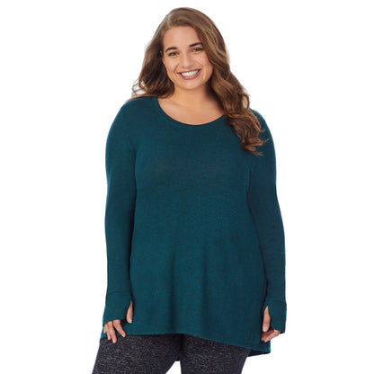 Marled Viridian Green; Model is wearing size 1X. She is 5'7", Bust 42.5", Waist 34.5", Hips 46". @A lady wearing a marled viridian green long sleeve tunic plus.