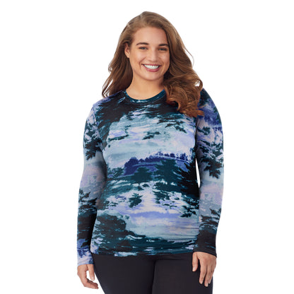 Green Misty Forest; Model is wearing size 1X. She is 5'7", Bust 42.5", Waist 34.5", Hips 46". @A lady wearing a green misty forest long sleeve stretch crew plus.