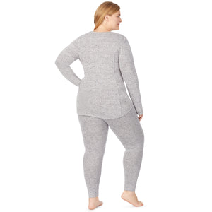 A lady wearing a marled grey legging plus.