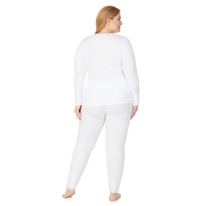 A lady wearing a white lace edge legging plus.