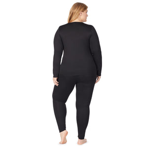 A model wearing black legging
