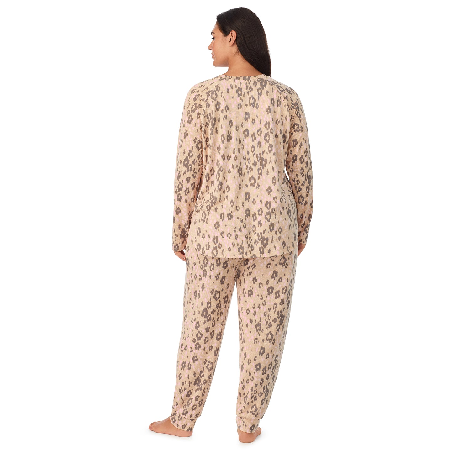 Leopard Animal; Model is wearing size 1X. She is 5’11”, Bust 38”, Waist 34”, Hips 46”. @A lady wearing a beige long sleeve pajama set with leopard pattern.